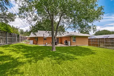 8815 Larchwood Drive, Dallas, TX 75238 - Photo 23