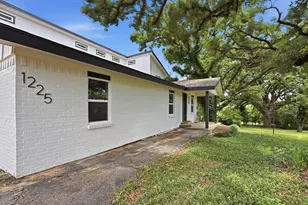 1225 Shannon Dr, Cleburne, TX 76031 - Photo 3