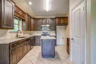 115 Pleasant Oaks Ln, Springtown, TX 76082 - Photo 17