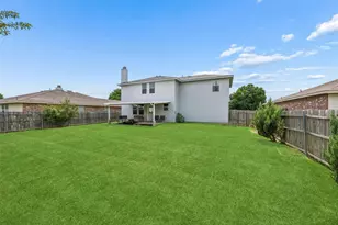 329 Daisy Ln, Burleson, TX 76028 - Photo 17