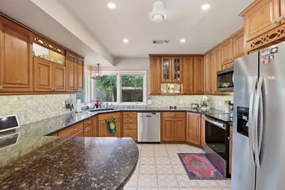 1605 Celeste Court, Arlington, TX 76012 - Photo 15