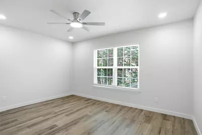 300 Lamesa Court, Irving, TX 75063 - Photo 9