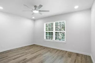 300 Lamesa Ct, Irving, TX 75063 - Photo 9