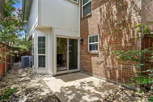 300 Lamesa Ct, Irving, TX 75063 - Photo 15