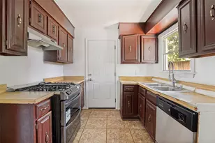 3013 Emmett St, Dallas, TX 75211 - Photo 5