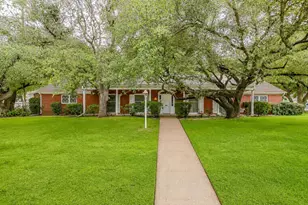 411 S Waco St, Weatherford, TX 76086 - Photo 1