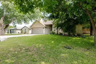 4016 Cherokee Ct, Granbury, TX 76048 - Photo 3