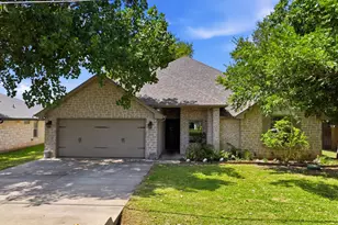 4016 Cherokee Ct, Granbury, TX 76048 - Photo 3