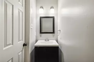 400 Moss Hill Rd, Irving, TX 75063 - Photo 13