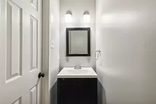 400 Moss Hill Rd, Irving, TX 75063 - Photo 13