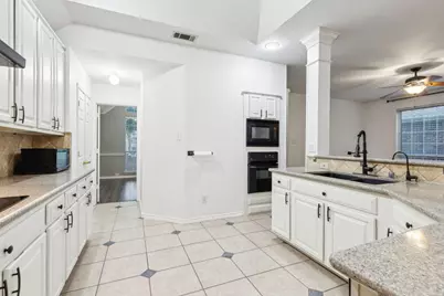 400 Moss Hill Road, Irving, TX 75063 - Photo 11