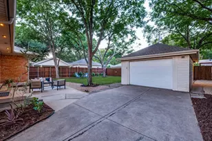 6438 E Lovers Ln, Dallas, TX 75214 - Photo 25