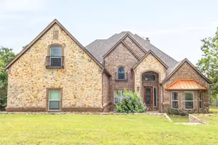108 Oak Creek Dr, Springtown, TX 76082 - Photo 3