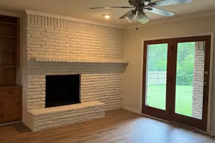 1315 Willowcreek Dr, Lancaster, TX 75146 - Photo 11