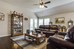 941 Lake Worth Trl, Little Elm, TX 75068 - Photo 11