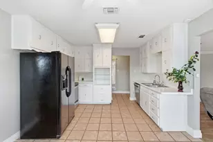 2915 Post Oak Ct, Bedford, TX 76021 - Photo 5