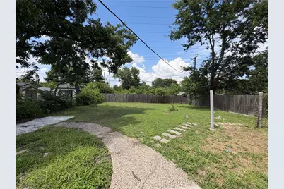 1109 E Inwood Drive, Arlington, TX 76010 - Photo 17