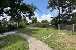 1109 E Inwood Dr, Arlington, TX 76010 - Photo 17