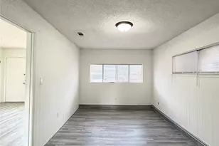 1109 E Inwood Dr, Arlington, TX 76010 - Photo 9