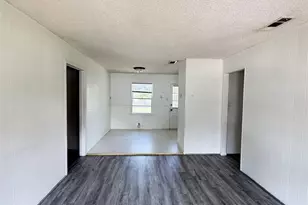 1109 E Inwood Dr, Arlington, TX 76010 - Photo 5