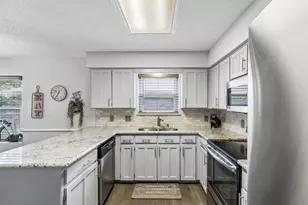 6417 Loma Vista Dr, Watauga, TX 76148 - Photo 7