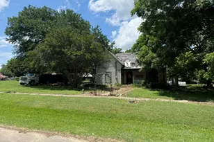 401 Paris St, Pecan Gap, TX 75469 - Photo 5
