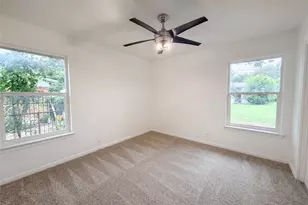 137 S Valera Ct, Fort Worth, TX 76134 - Photo 9