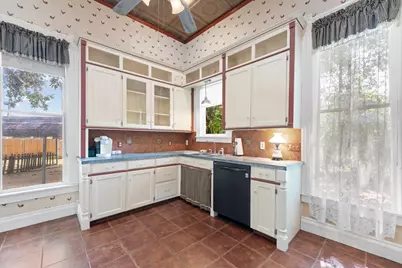 320 E Franklin Street, Hillsboro, TX 76645 - Photo 13