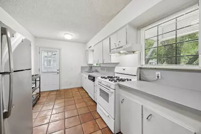 4821 Calmont Avenue, Fort Worth, TX 76107 - Photo 7