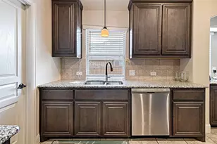1721 Maplewood Dr, Glenn Heights, TX 75154 - Photo 9
