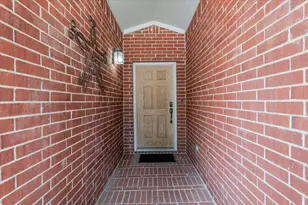 7234 Summit Parc Dr, Dallas, TX 75249 - Photo 3