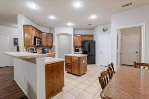 7234 Summit Parc Dr, Dallas, TX 75249 - Photo 7