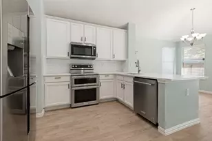 517 Lowery Oaks Trl, Fort Worth, TX 76120 - Photo 7