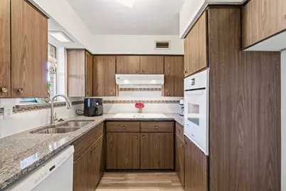 5817 Sandhurst Lane #B, Dallas, TX 75206 - Photo 9