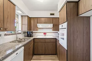 5817 Sandhurst Ln, Dallas, TX 75206 - Photo 9