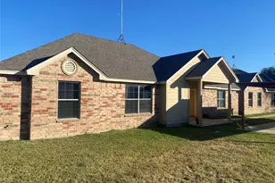 121-127 Sunburst Ct, Weatherford, TX 76087 - Photo 1