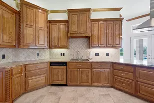 1614 Crow Creek Dr, Granbury, TX 76049 - Photo 9