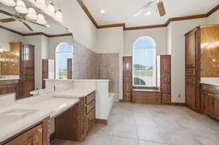 1614 Crow Creek Dr, Granbury, TX 76049 - Photo 19