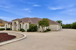 1614 Crow Creek Dr, Granbury, TX 76049 - Photo 3