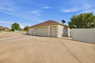 1614 Crow Creek Dr, Granbury, TX 76049 - Photo 31