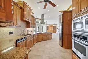 1614 Crow Creek Dr, Granbury, TX 76049 - Photo 13