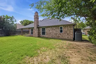 1040 Hillwood Dr, Saginaw, TX 76179 - Photo 27