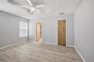 1040 Hillwood Dr, Saginaw, TX 76179 - Photo 17