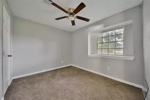 10071 Woodhollow Dr, Conroe, TX 77385 - Photo 11