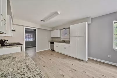 10071 Woodhollow Drive, Conroe, TX 77385 - Photo 5
