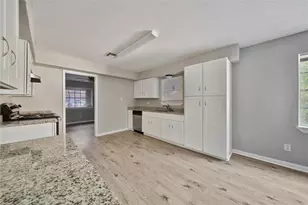10071 Woodhollow Dr, Conroe, TX 77385 - Photo 5