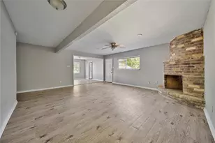 10071 Woodhollow Dr, Conroe, TX 77385 - Photo 3