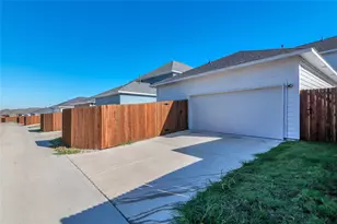 6673 Lake Overlook Dr, Fort Worth, TX 76135 - Photo 37
