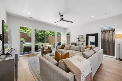 818 Muncie Avenue, Dallas, TX 75212 - Photo 5