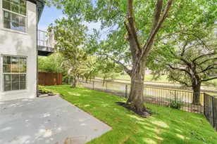 304 Riverwalk Ln, Irving, TX 75063 - Photo 35